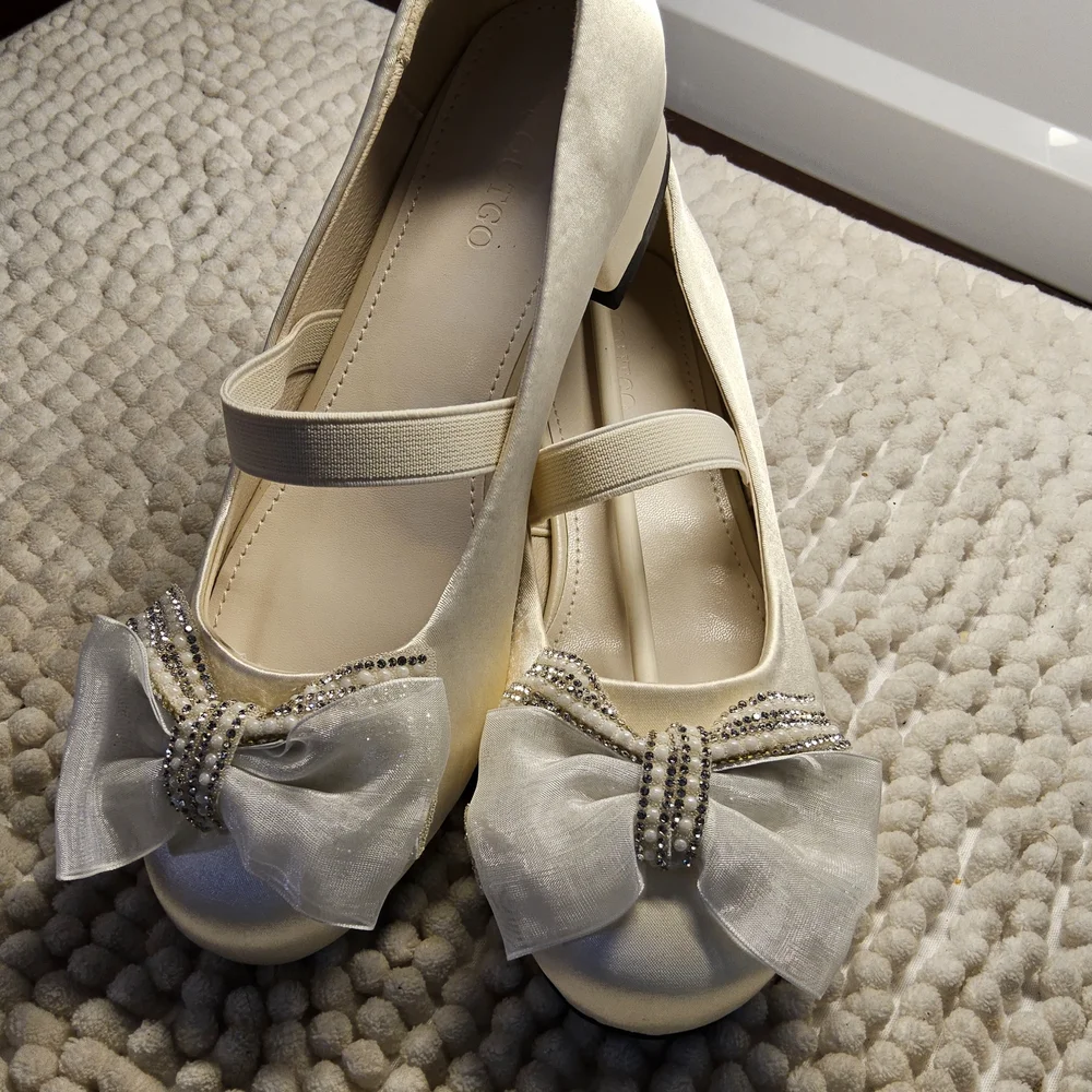 NWOT Girls Size 4 Charming Kids Dress Shoes with Bow Accent Cream Colored